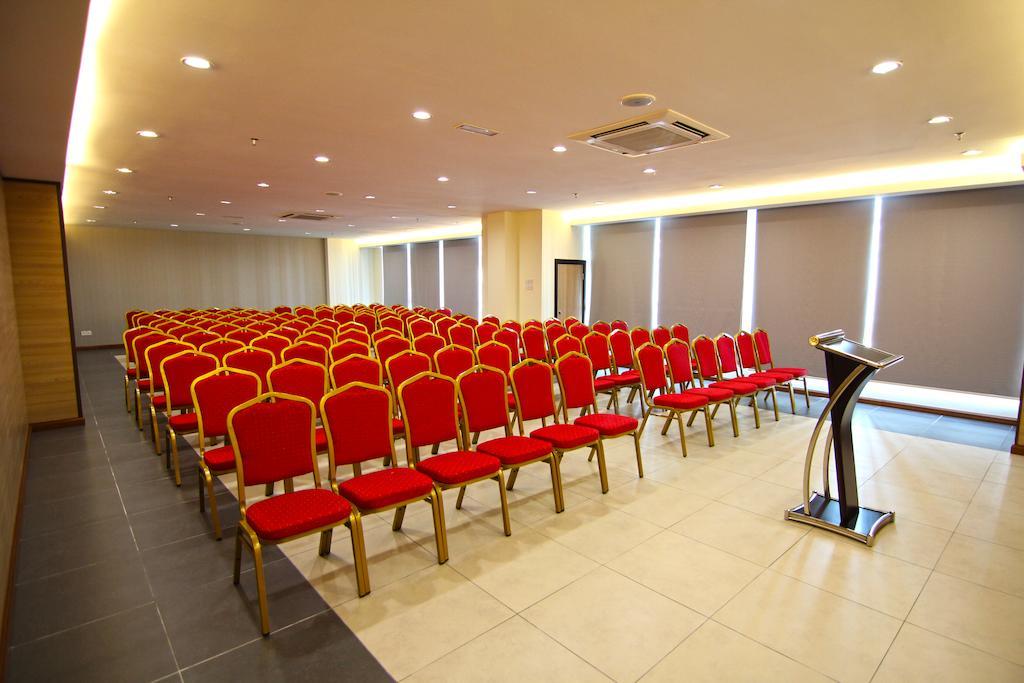 Putatan Platinum Hotel Kota Kinabalu Exterior foto
